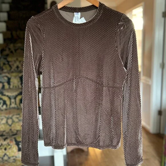NWT Fabletics Velour Seamed Long-Sleeve Fitted Top in Cacao Color Womens Size M - Picture 2 of 11